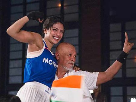 பாலிவுட்டின் புது ஹீரோவான பிரியங்கா 'மேரி கோம்' சோப்ரா