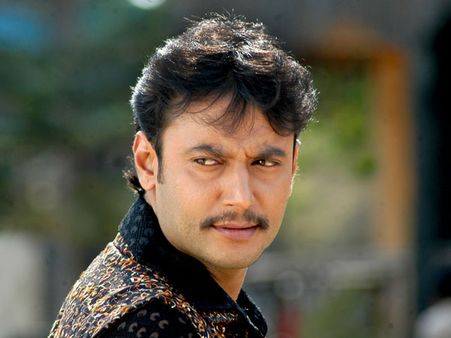 ரவுடிகளை அனுப்பி நடிகை நிகிதாவை தாக்க முயன்ற மனைவி... மன்னிப்பு கேட்ட தர்ஷன்!