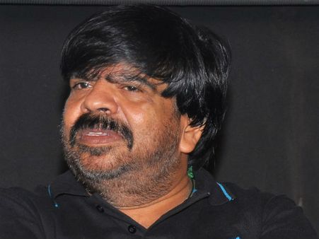 கோடியில் சம்பளம்.. தயாரிப்பாளர்களை அழவைக்கும் நகைச்சுவை நடிகர்கள்! - டி ராஜேந்தர் பேச்சு