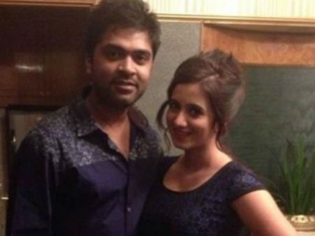 முத்த வீடியோவில் சிம்புவுடன் இருப்பது அடுத்தடுத்து ஹிட் கொடுத்த கோலிவுட் நடிகையாமே!