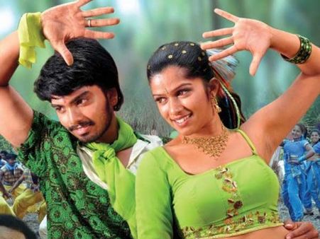 காட்டுக்குள் மலர்ந்த காதல் கதை... தலக்கோணம்