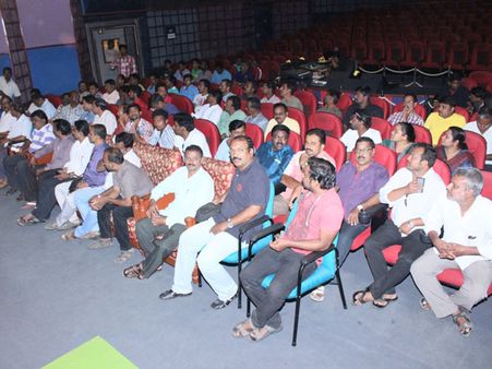 சுமூக முடிவுக்கு வந்தது பத்திரிகையாளர்கள் - திரைப்பட பாதுகாப்புப் படை பிரச்சினை!