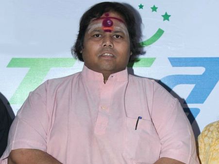 என்னா அடி அடிக்கிறாங்க கர்நாடக போலீஸ்.. தாங்க முடியலைங்க.. குண்டு கல்யாணம் கதறிக் கதறி அழுகை!