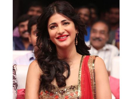 ஸ்ருதி ஹாஸனை வெட்கத்தால் முகம் சிவக்க வைத்த தெலுங்கு நடிகர் நிதின்