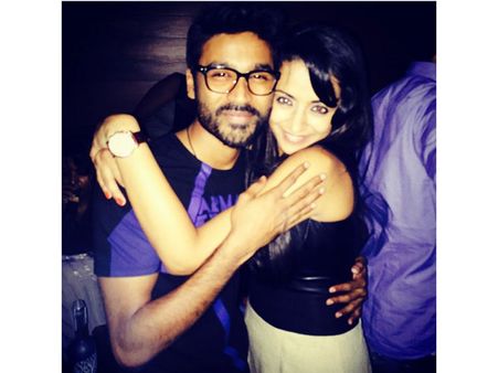 நண்பன் தனுஷுடன் த்ரிஷா பார்ட்டி: ட்விட்டரில் போட்டோ
