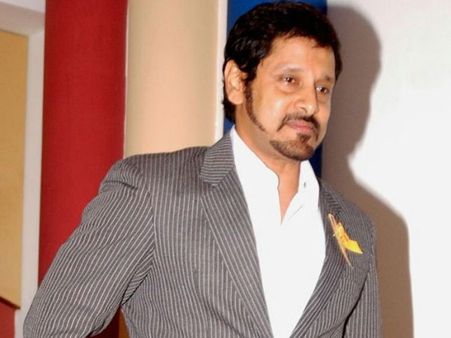 கூன் விழுந்த கேரக்டருக்காக தொண்டையை புண்ணாக்கிய விக்ரம்