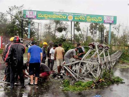 ஹூட்ஹூட் நிவாரண நிதி: மகேஷ்பாபு ரூ.25 லட்சம், ஜூனியர் என்.டி.ஆர். ரூ.20 லட்சம் நன்கொடை