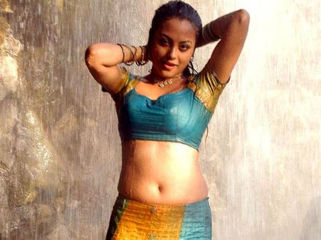 ஹீரோயினாக நடித்தாலும் குத்தாட்டத்திற்கும் ரெடியான மீனாட்சி