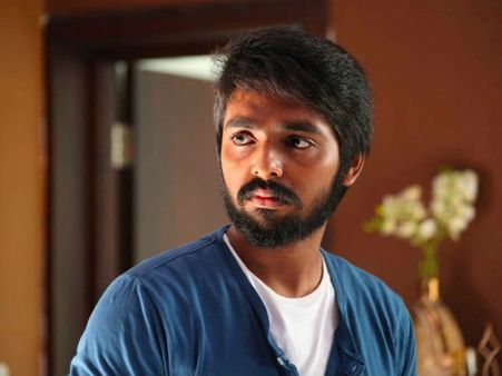 தாடி, மீசையோடு 'மிரட்டும்' ஜி.வி. 'டார்லிங்' பிரகாஷ்