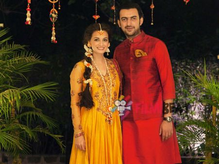 நடிகை தியா மிர்சா திருமணத்தில் கன்னிகாதானம் செய்து வைக்கும் 'ரீல்' அப்பா போமன் இரானி