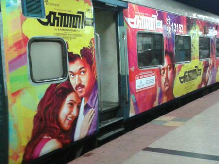 கேரள ரயில்களில் முதல் முறையாக தமிழ் பட போஸ்டர்: 'கத்தி' புதிய சாதனை