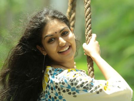 60 அடி உயரத்தில் ராத்திரி பூராவும் பறந்து மிரட்டும் அழகிய பிசாசு!