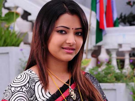 விபச்சார வழக்கில் கைதான நடிகை ஸ்வேதா பாசு உயிருக்கு தொழிலதிபர்களால் ஆபத்தா?