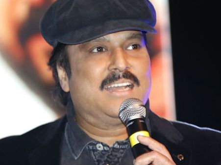 சொத்துத் தகராறு: நடிகர் கார்த்திக் மீது தாயார் போலீசில் புகார்!