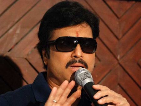 வீட்டைவிட்டு நான் வெளியேறவில்லை.. பிரச்சினை முடியாவிட்டால் வழக்கு!- கார்த்திக்