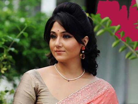 சிங்கப்பூர் கடையில் நகை திருடி மாட்டிய கவர்ச்சி நடிகை ஸ்வஸ்திகா முகர்ஜி