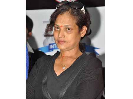 கல்லீரல் பாதிப்பு: நடிகை டிஸ்கோ சாந்தி சிங்கப்பூர் மருத்துவமனையில் அனுமதி