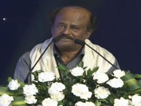 இந்த விருதினை திரையுலகுக்கும் ரசிகர்களுக்கும் சமர்ப்பிக்கிறேன் - ரஜினி