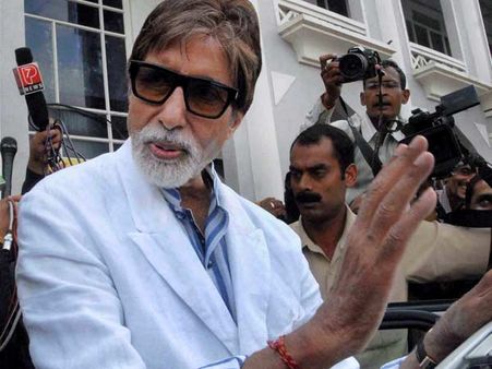 திலீப் குமார் நலமுடன் இருக்கிறார் - அமிதாப் பச்சன்