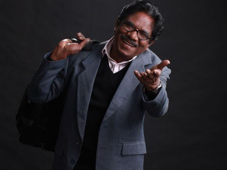 ஒரே நேரத்தில் மூன்று படங்களில் நடிக்கிறார், ஒரு படத்தை இயக்குகிறார் பாரதிராஜா!