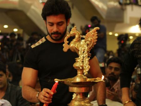 நண்பர்களான ஸ்ரீகாந்தும் ஷாமும் இப்போது எதிரிகளாகி விட்டார்கள் - நடிகர் பரத்