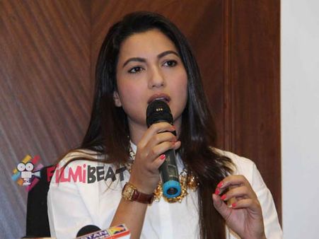 என்னை அறைந்த கோழை உண்மையான முஸ்லீம் அல்ல: நடிகை கவ்ஹர் கான்