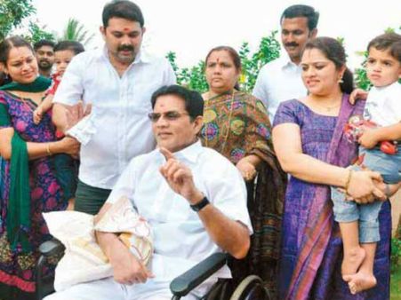 விபத்தில் பாதிக்கப்பட்டு வீல்சேரில் நடமாடும் நடிகர் ஜெகதிக்கு ரூ. 5.9 கோடி இழப்பீடு