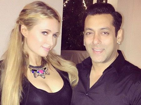 மும்பையில் செம பார்ட்டி: பாரிஸ் ஹில்டனுக்கு வைர நெக்லஸை மாட்டி விட்ட சல்மான் கான்