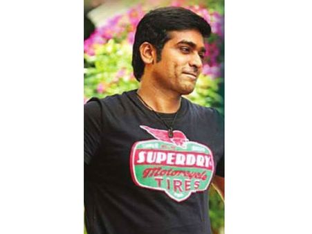 இனி கொஞ்ச நாளைக்கு விஜய் சேதுபதியை தாடி மீசையின்றிப் பார்க்கலாம்!