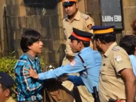 சொந்த வீட்டிற்குள் நுழையவே ஷாரூக்கிற்கு தடை விதித்த பாதுகாவலர்கள்... காரணம் என்ன?