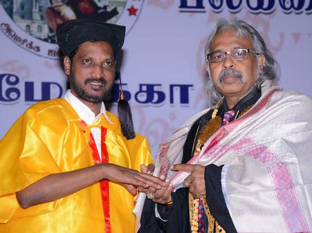 கவிஞர் முத்துக்குமாருக்கு டாக்டர் பட்டம்