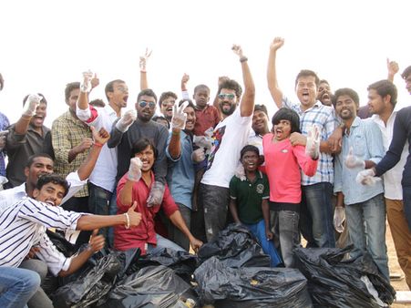 தன் பிறந்த நாளில் கடற்கரையில் துப்புரவு பணி செய்த நடிகர் ஆதி!