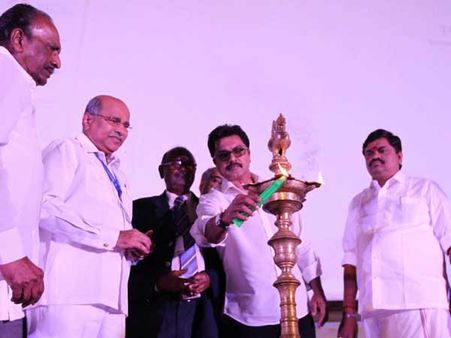 கலாசாரத்தை பிரதிபலிக்கும் படங்கள் உருவாக வேண்டும்- இயக்குநர் மகேந்திரன்