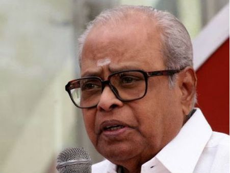 100 படங்களை இயக்கிய இயக்குநர் கே. பாலசந்தர் காலமானார்!!