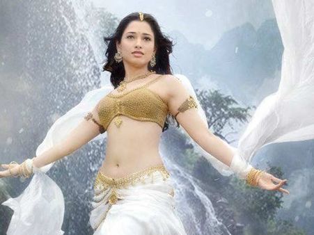 ஆறு கிலோ எடை குறைந்து அழகு தேவதையாய் ஜொலிக்கும் தமன்னா!