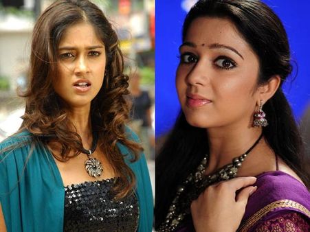 மேக்கப் இல்லாமல் இலியானாவை பார்த்தா சகிக்காது... சார்மி கிண்டல்!