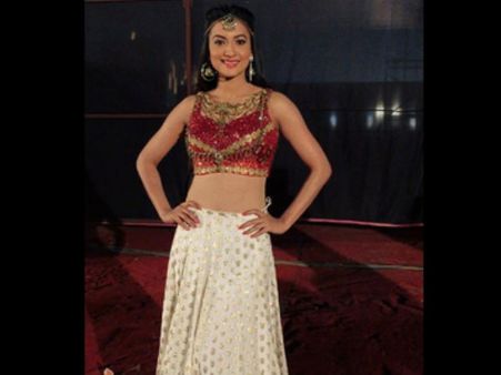 புத்தாண்டு பார்ட்டியில் செம ஆட்டம் போட்ட நடிகை கவ்ஹர் கான்