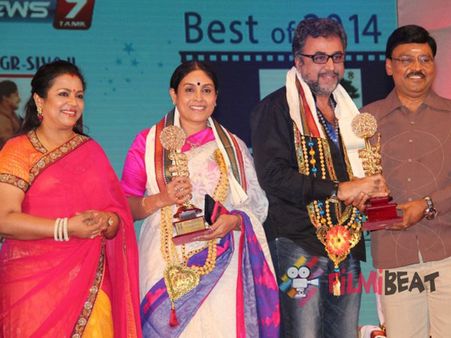 வி4 விருதுகள்... பிரபல நட்சத்திரங்கள் பங்கேற்பு