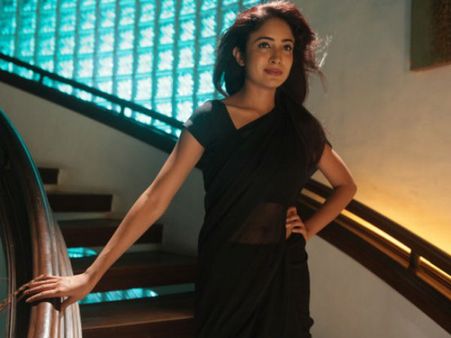 இந்திக்குப் போகும் திகில் படம் 'ர'!