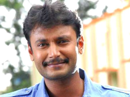 நோ பார்க்கிங்கில் கார்: கன்னட முன்னணி ஹீரோ தர்ஷனுக்கு அபராதம் விதித்த பெங்களூரு போலீஸ்