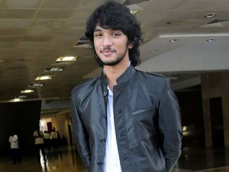 பெர்மிஷன் இல்லாம ஷூட்டிங்கா... நிறுத்து... கார்த்திக் மகன் கவுதமின் 