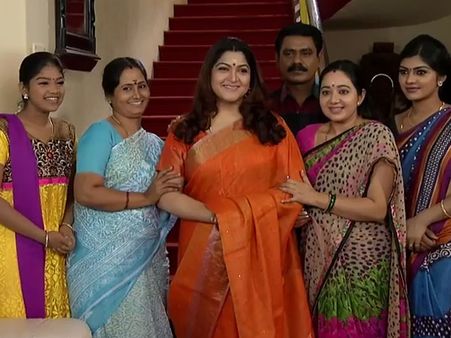 'பாசமலர்' ரசிகர்களை பரவசப்படுத்திய குஷ்பு.. 'சன்'னுக்கு திடீர் விசிட்!