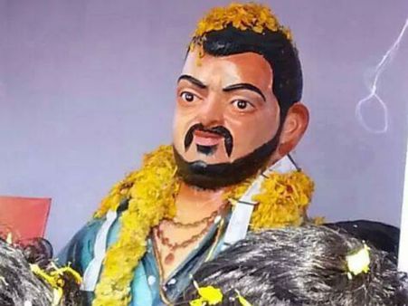 அஜீத்துக்கு சிலை அமைத்த சேலம் ரசிகர்கள்!