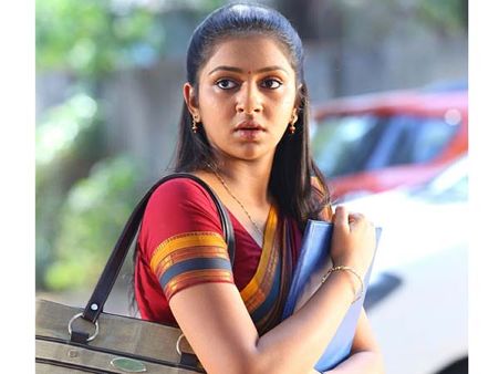 சினிமா வேணாமாமே.... என்ன ஆச்சு இந்த லட்சுமி மேனனுக்கு?!