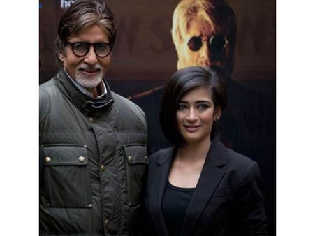 மும்பை சர்வதேச மோட்டார் ஷோவை துவக்கி வைத்த அமிதாப் பச்சன், அக்ஷரா ஹாஸன்