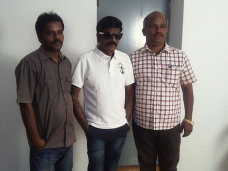 ''எனக்கு வேறு எங்கும் கிளைகள் கிடையாது''.... டி ஷர்ட், ஜீன், கூலரில் கலக்கும் கவுண்டர்!