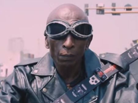 தம்மாத்துண்டு ரோடு, ரோட்டுக்கு இந்தான்ட நான் ரொம்ப நல்லவன், அந்தான்ட நான் ரொம்ப கெட்டவன்!