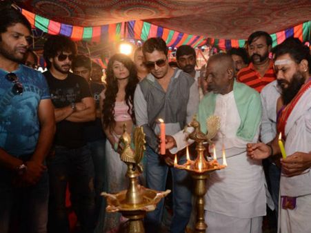 ‘ஒரு மெல்லிய கோடு’ மிரட்டும் த்ரில்லர் கதை: மிரண்ட அர்ஜூன், பாராட்டிய இளையராஜா