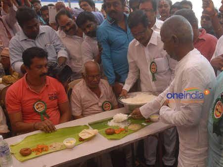 தயாரிப்பாளர் சங்கத்தில் அம்மா அன்னம் அளிக்கும் திட்டம் - இளையராஜா தொடங்கி வைத்தார்