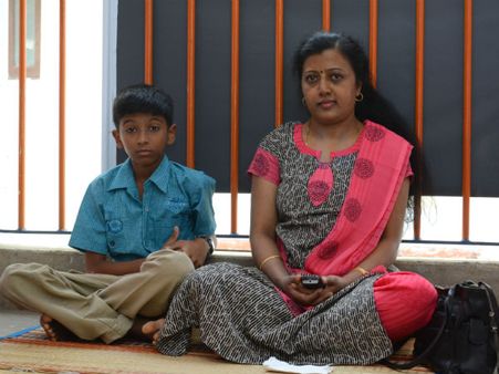 ஓடிப் போன கணவர் தியாகுவைக் கண்டுபிடிக்கக் கோரி கவிஞர் தாமரை போராட்டம்!